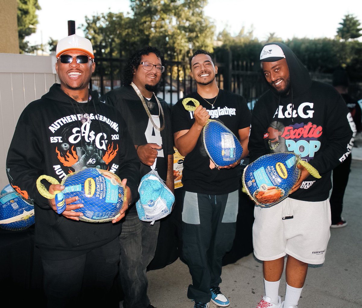 CaliSmoov4Life's tweet photo. Food Drive was a success this year 🏆 Biggest one yet 🙏🏽🙏🏽✊🏾🍕‼️ Grateful that i can give back #100SliceChallenge The #JPCaliSmoov #FoodDrive https://t.co/ooMpaYs6aP
