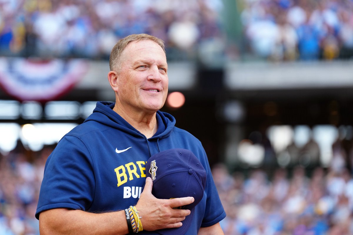 Brewers's tweet image. Our leader, two-time NL Manager of the Year and part-time comedian

Happy birthday, Murph 🎂