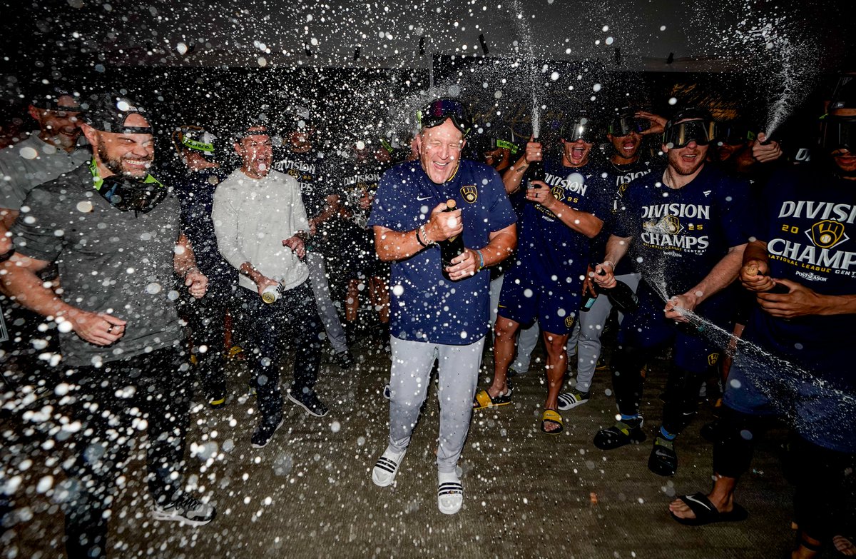 Brewers's tweet image. Our leader, two-time NL Manager of the Year and part-time comedian

Happy birthday, Murph 🎂