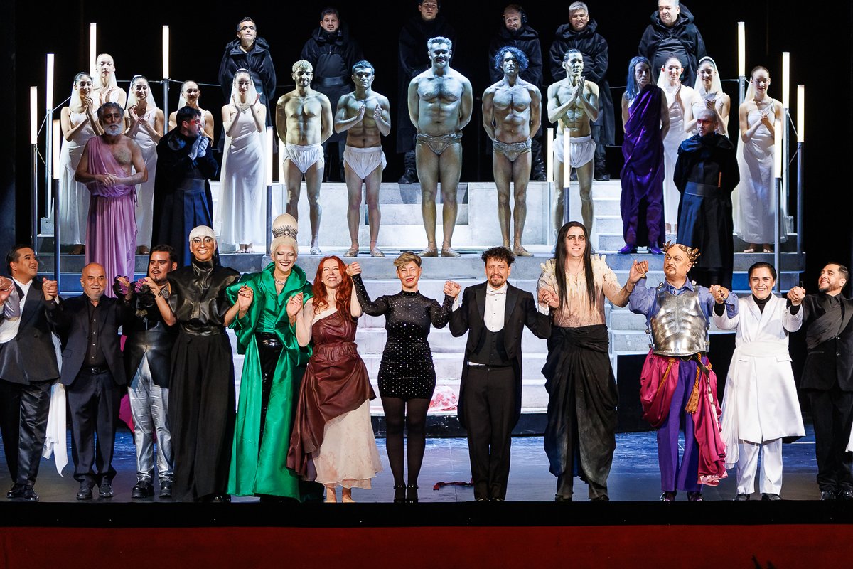 MunicipaldeStgo's tweet image. Las postales de los estrenos de “Salomé”✨

Bajo la dirección escénica de Christine Hucke, el elenco de cantantes nacionales e internacionales llevaron al escenario esta polémica historia bíblica.

📅 Hasta el 29 de noviembre
🎫 Entradas en boleterías y municipal.cl