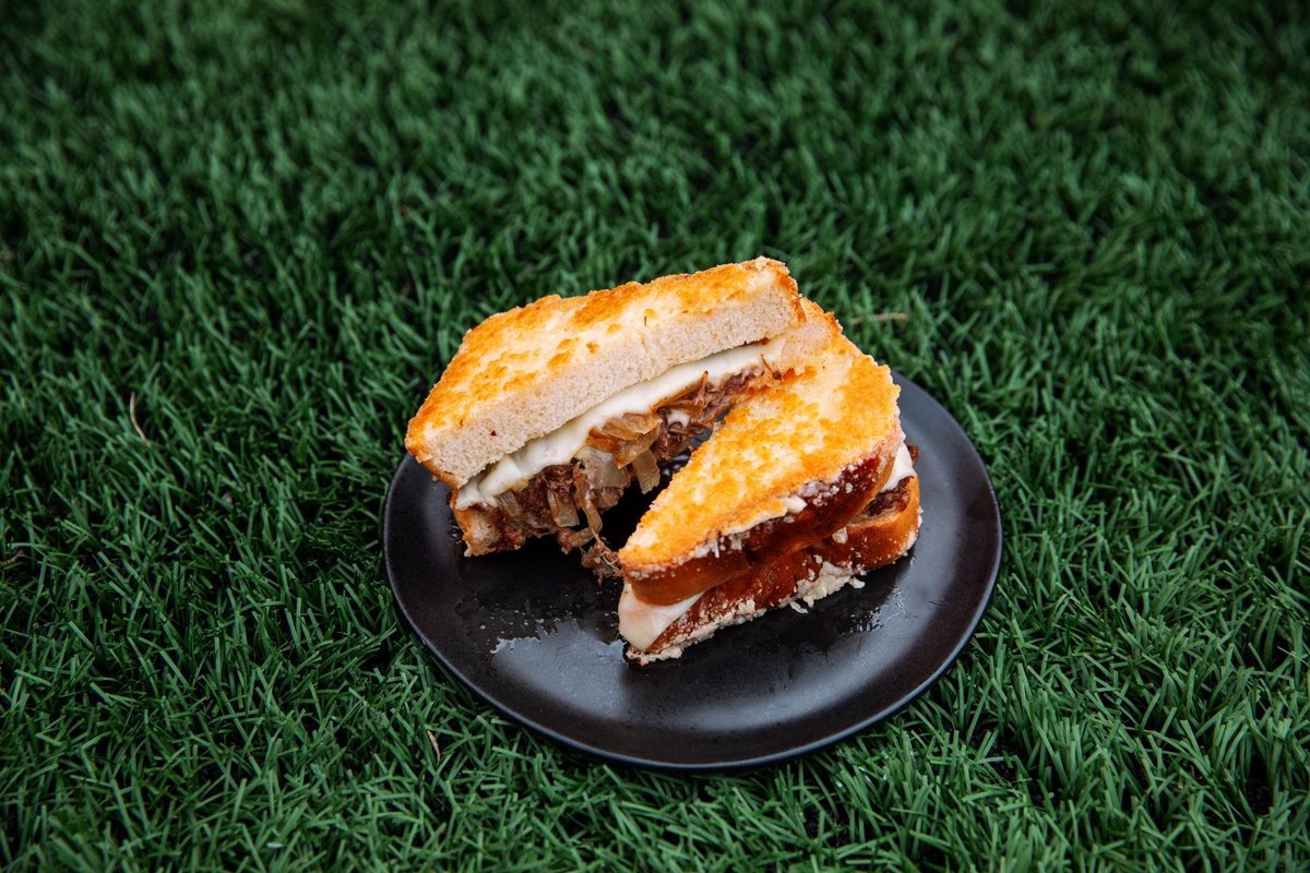 If comfort food had a captain, it’d be the Short Rib Melt 🧀🏈 Toasty, cheesy, melty perfection waiting for you in sections 103 and 335.