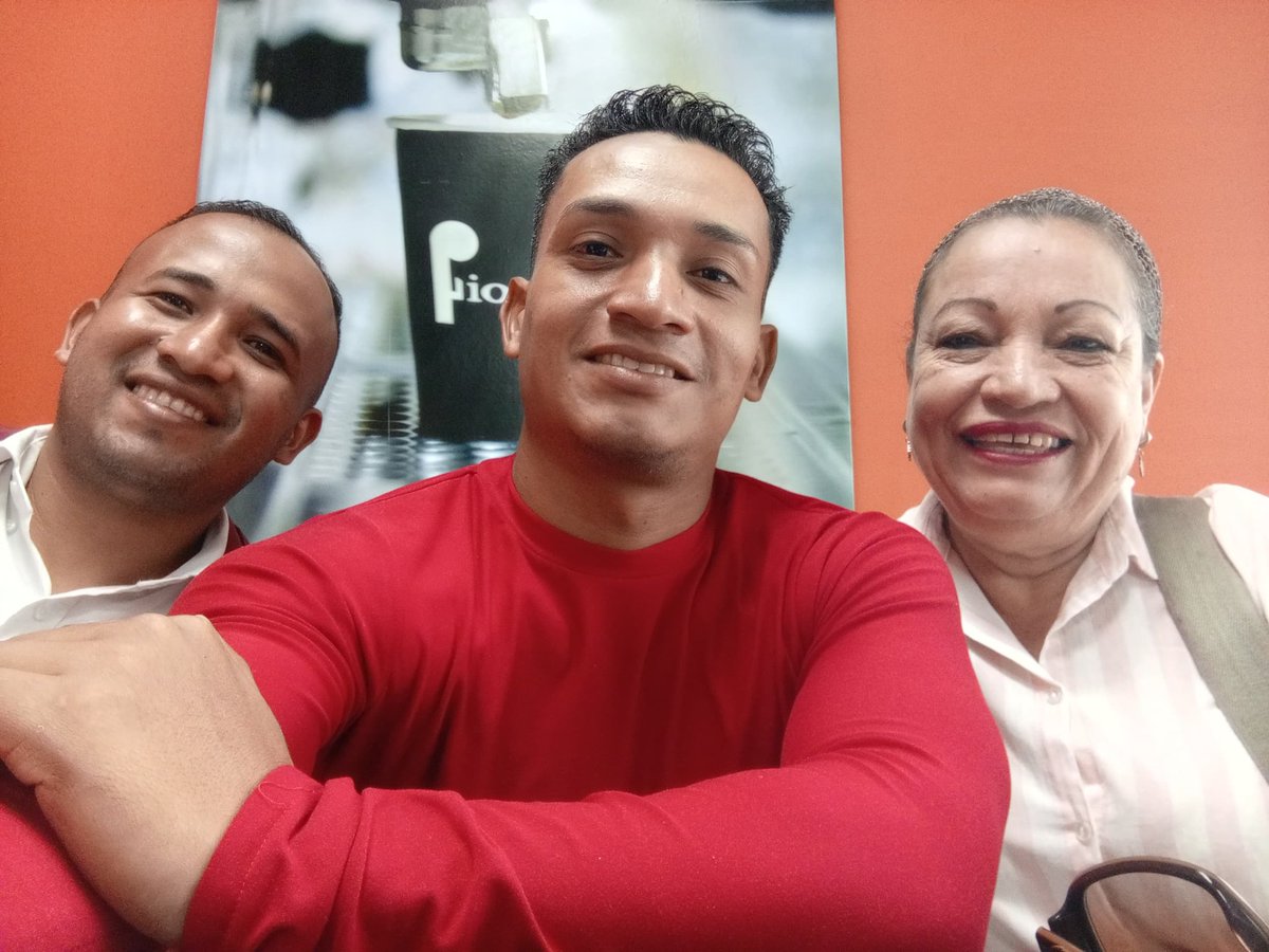 Hoy estuvimos en la conferencia "Nuevos lenguajes para la participación ciudadana" de <a href="/CreemosInforma/">Creemos Alianza Ciudadana</a> y el Centro de estudios políticos de la <a href="/enlaucab/">UCAB</a>, ponente: el Prof. <a href="/Gonzotronic/">González 🇻🇪</a>, excelente disertación.
Gracias amiga <a href="/diorkisbravo/">Diorkis Bravo</a>.