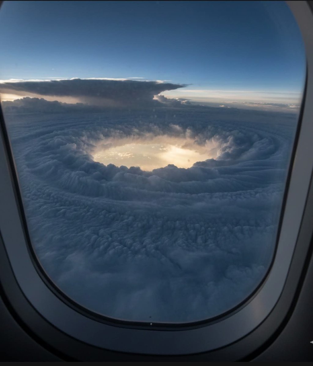 OrgPhysics's tweet image. Storm Above Florida,USA Seen From The Airplane Update November 25,2025