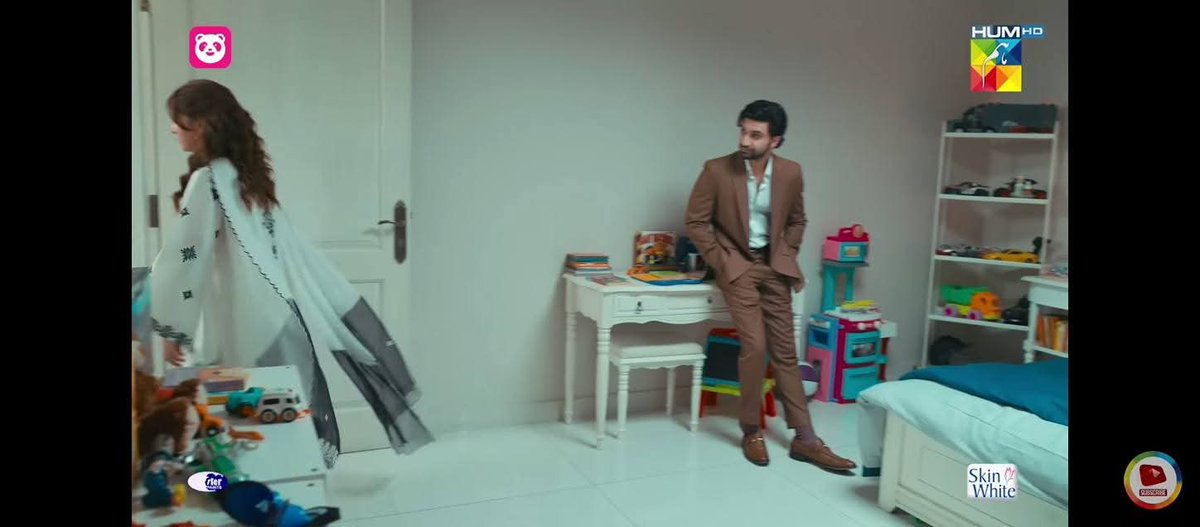 nusratmouri's tweet image. Someone posted in the &quot;Ahad  Raza Mir Fanposting&quot; group on Facebook. Here’s the full sentence in English:
“While rewatching MSM on its first anniversary, I noticed something — can anyone tell me why Sir Talha always sits on a table?”🤦‍♂️
#AhadRazaMir
#DananeerMobeen 
#MSM