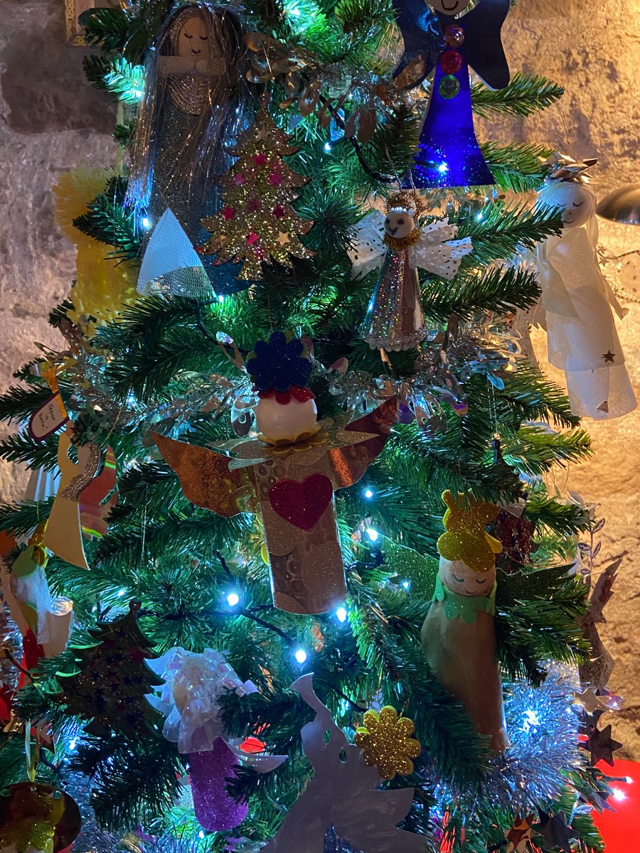 hjd_aitken's tweet image. Feeling festive after helping to decorate the Art4You/Inner Wheel🎄in Corbridge Church, today! The Tree Festival is open to the public from Friday, lots of beautiful trees to see! Ours is called Angels of Hope🪽
#cancersupport #artgroup #Tynedale
