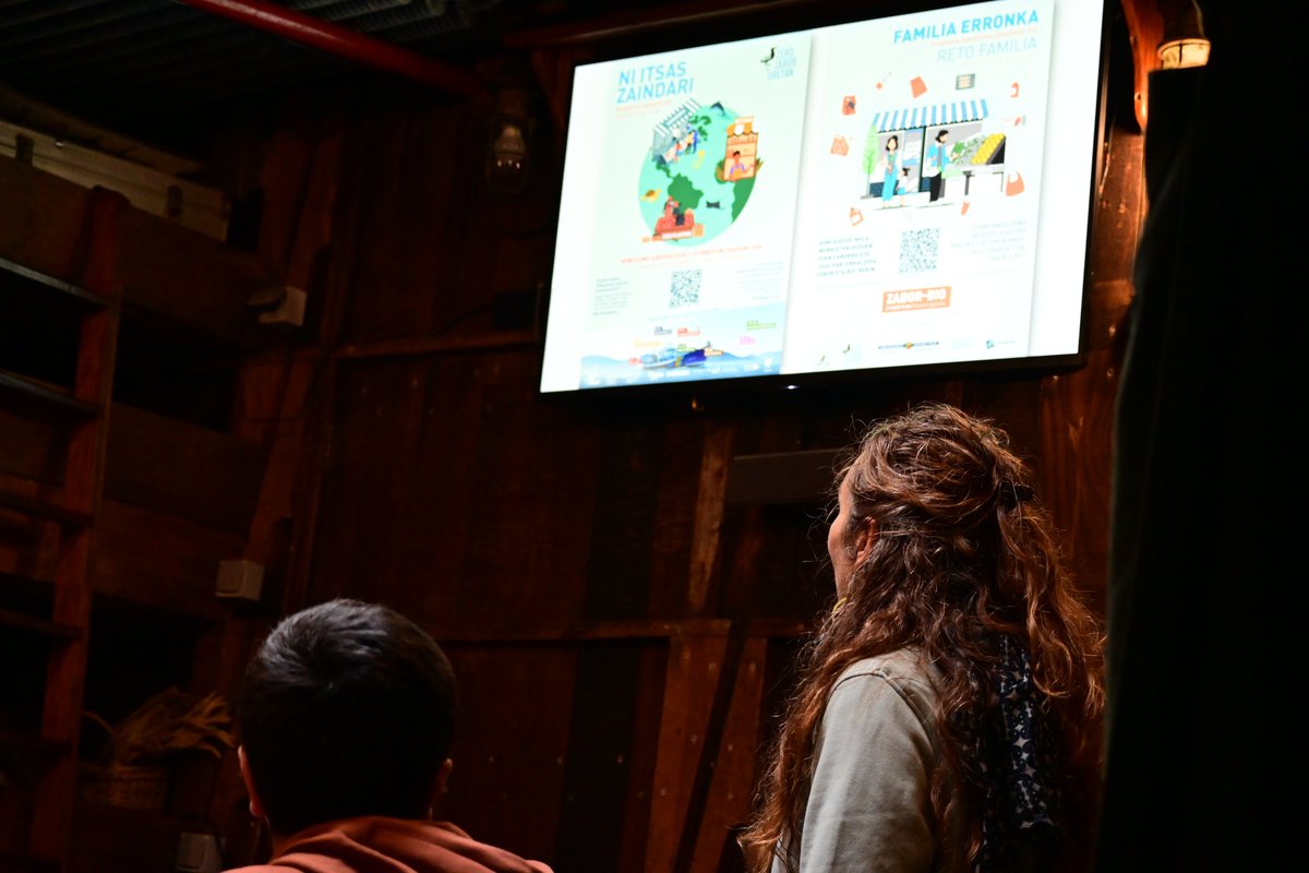 pasaiakoudala's tweet image. 🌊📈ZERO ZABOR URETANek 3.000 pertsona mobilizatu ditu 2025ean.

🤝Hezkuntza, parte-hartzea eta ekintza kolektiboa: ikasleak, auzokideak, merkataritza eta elkarteak itsasoa zaintzaren eta hondakinen prebentzioaren alde.

➡ Albistea: pasaia.eus/eu/-/zero-zabo…

#Pasaia #Ingurumena…