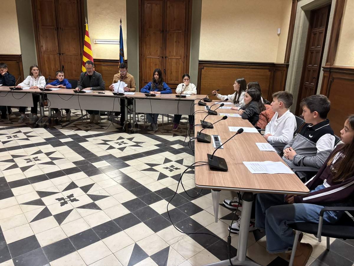 Comença l’acte de constitució del Consistori Infantil del curs 2025-2026. <a href="/FortiaSola/">Escola Fortià Solà</a> <a href="/ERocaprevera/">Escola Rocaprevera</a> <a href="/vedrunatorello/">Vedruna Sagrats Cors Torelló</a> <a href="/ie_martamata/">Ins Esc MARTA MATA</a>