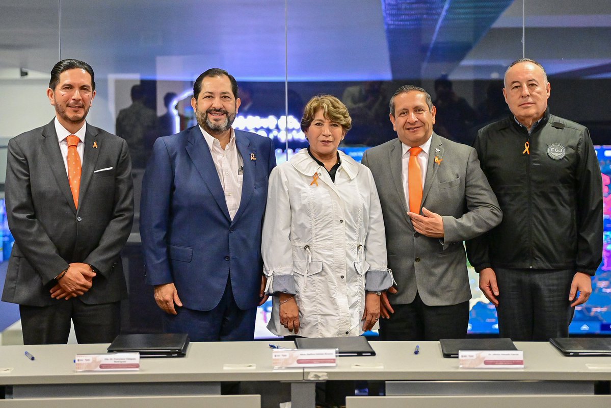 delfinagomeza's tweet image. Desde el #C5, hoy en la Mesa de Paz se informó que en el #EdoMéx contamos con una disminución del 13 % en delitos relacionados a violencia de género en lo que va de este año.
Al término de la reunión, firmamos una iniciativa de reforma a la Constitución Política del Estado Libre…