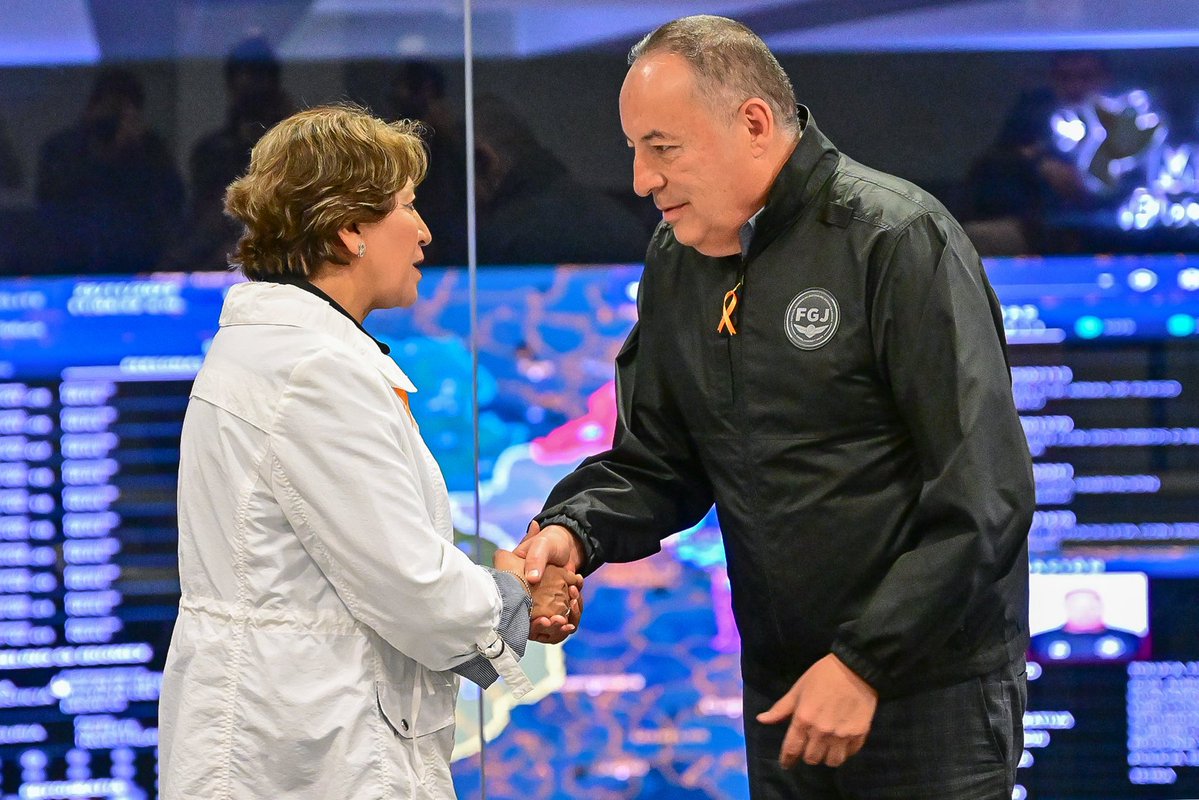 delfinagomeza's tweet image. Desde el #C5, hoy en la Mesa de Paz se informó que en el #EdoMéx contamos con una disminución del 13 % en delitos relacionados a violencia de género en lo que va de este año.
Al término de la reunión, firmamos una iniciativa de reforma a la Constitución Política del Estado Libre…