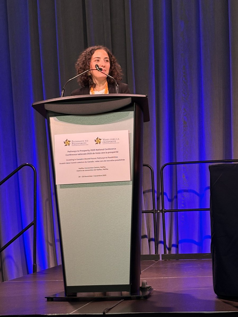 P2PConnects's tweet image. 🖥️ Today’s plenary looked at how AI is changing immigration—from faster digital processes to new challenges like misinformation and digital distrust. A reminder that tech helps, but human connection remains key.

#P2PConference #DigitalEra #Immigration #AI