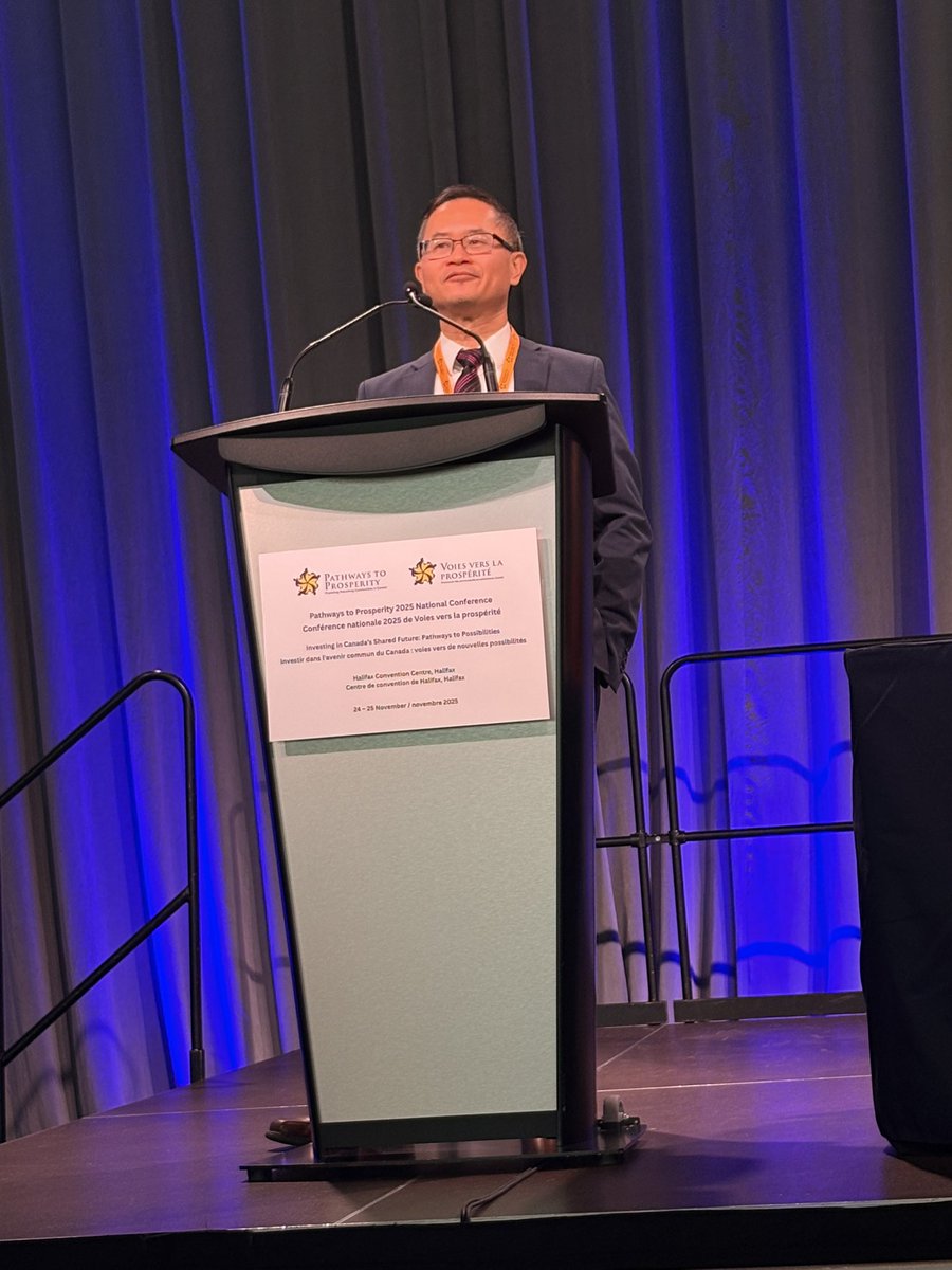 P2PConnects's tweet image. 🖥️ Today’s plenary looked at how AI is changing immigration—from faster digital processes to new challenges like misinformation and digital distrust. A reminder that tech helps, but human connection remains key.

#P2PConference #DigitalEra #Immigration #AI