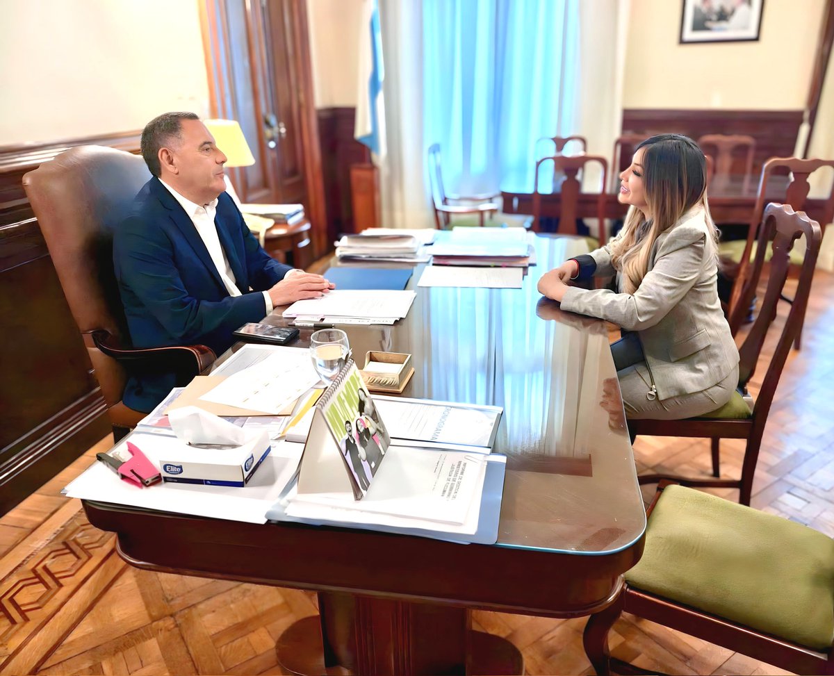 Esta mañana recibí en mi despacho a la intendenta de Lules, 𝗠𝗮𝗿𝘁𝗮 𝗔𝗹𝗯𝗮𝗿𝗿𝗮𝗰𝗶́𝗻, con quien avanzamos en gestiones para fortalecer las oportunidades educativas de los jóvenes luleños.
