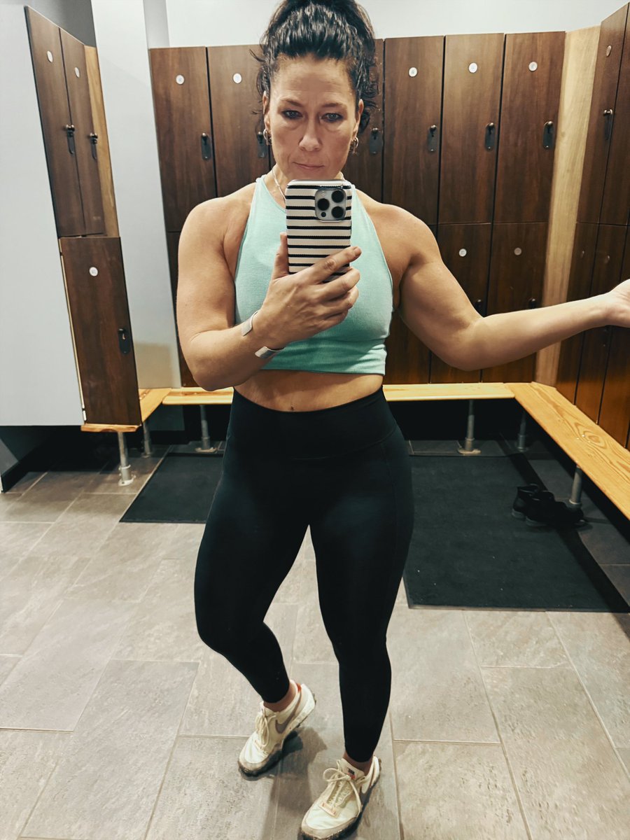 twillypop's tweet image. HANDLED ✔️ 30 minute treadmill intervals. 10 min rower. Shoulders bi’s tri’s core ✔️✔️✔️✔️✔️