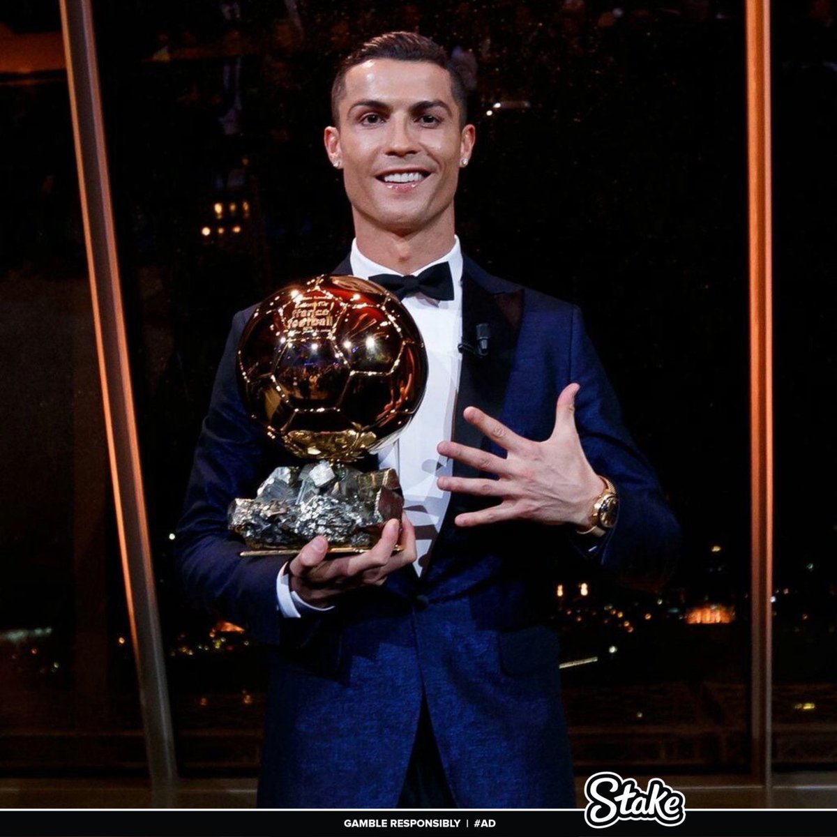“Na minha opinião, as 5 bolas de ouro de Cristiano Ronaldo têm um peso maior que as 8 de Messi. A razão? Cristiano venceu-os enfrentando decisões arbitrais contra e remando sempre contra a corrente. Nada lhe foi dado, Messi em vez disso beneficiou em diversas ocasiões de