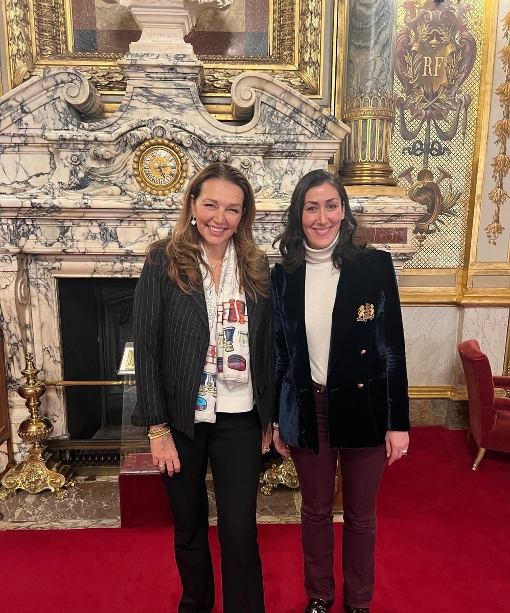 valerieboyer13's tweet photo. Échange passionnant au @Senat avec Maître @LaraFatimi.
Son courage et sa détermination renforcent mon combat : le #voilement des #mineures est une pression, pas un choix.
Nous espérons que mon texte soit voté au plus vite pour protéger, dans notre pays, les jeunes filles. https://t.co/CYAAs5UPI5