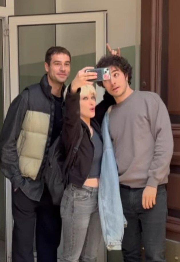 Darcyna_'s tweet image. STO. CREPANDO.