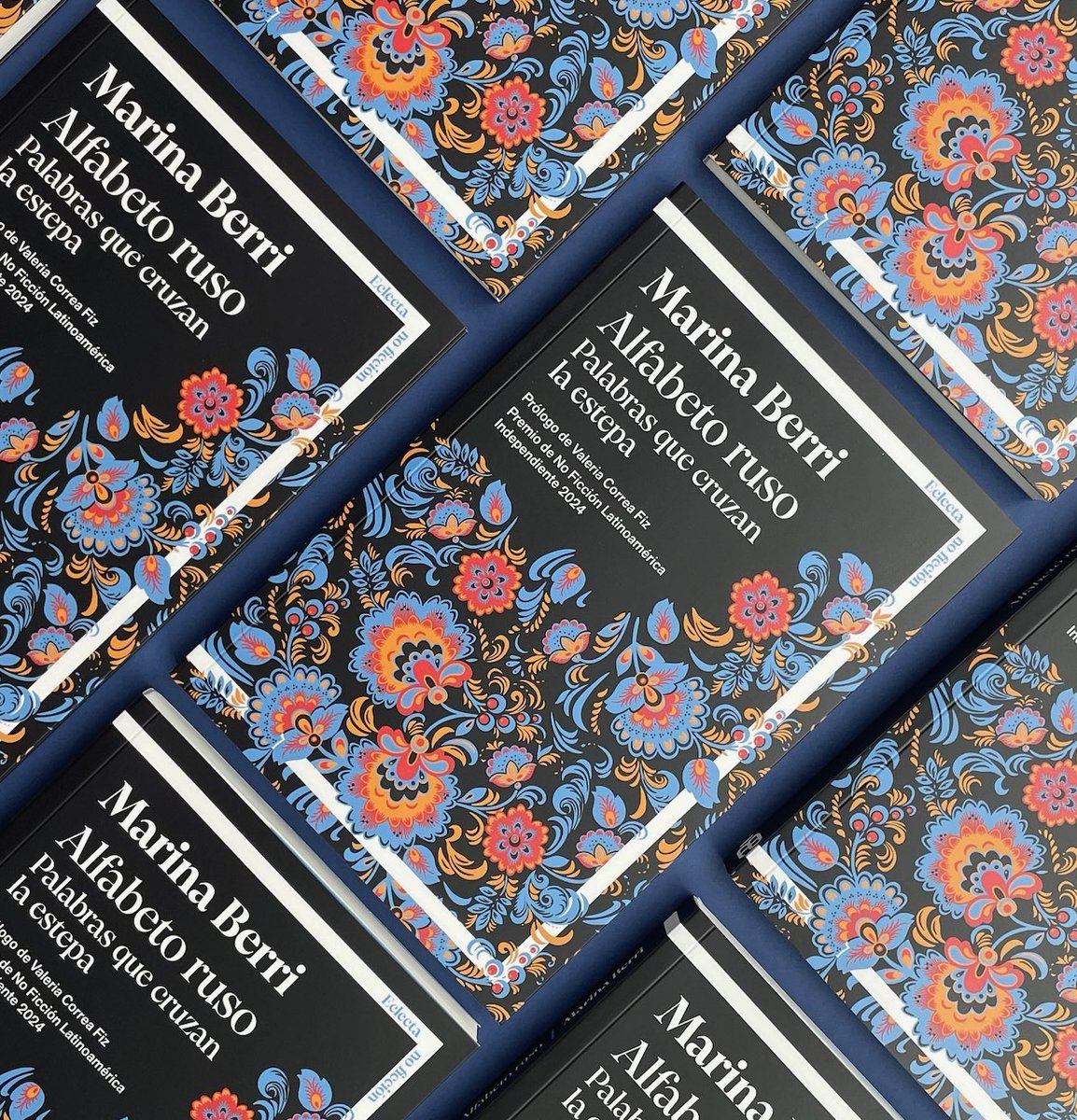 .<a href="/ValeCorreaFiz/">Valeria Correa Fiz</a>: “En tiempos de pantallas, #AlfabetoRuso nos recuerda que las palabras guardan caminos secretos que ningún algoritmo puede trazar”.      

¡Ya en librerías!