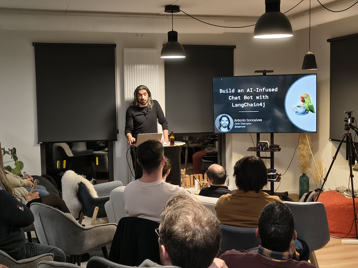 LostInBrittany's tweet image. Soirée anniversaire pour le @FinistDevs! Pour nous 14 ans, on a le plaisir de recevoir @agoncal, qui a été notre premier speaker en 2011, et qui revient pour fêter avec nous cette date, mais aussi pour nous parler de #langchain4j #ai