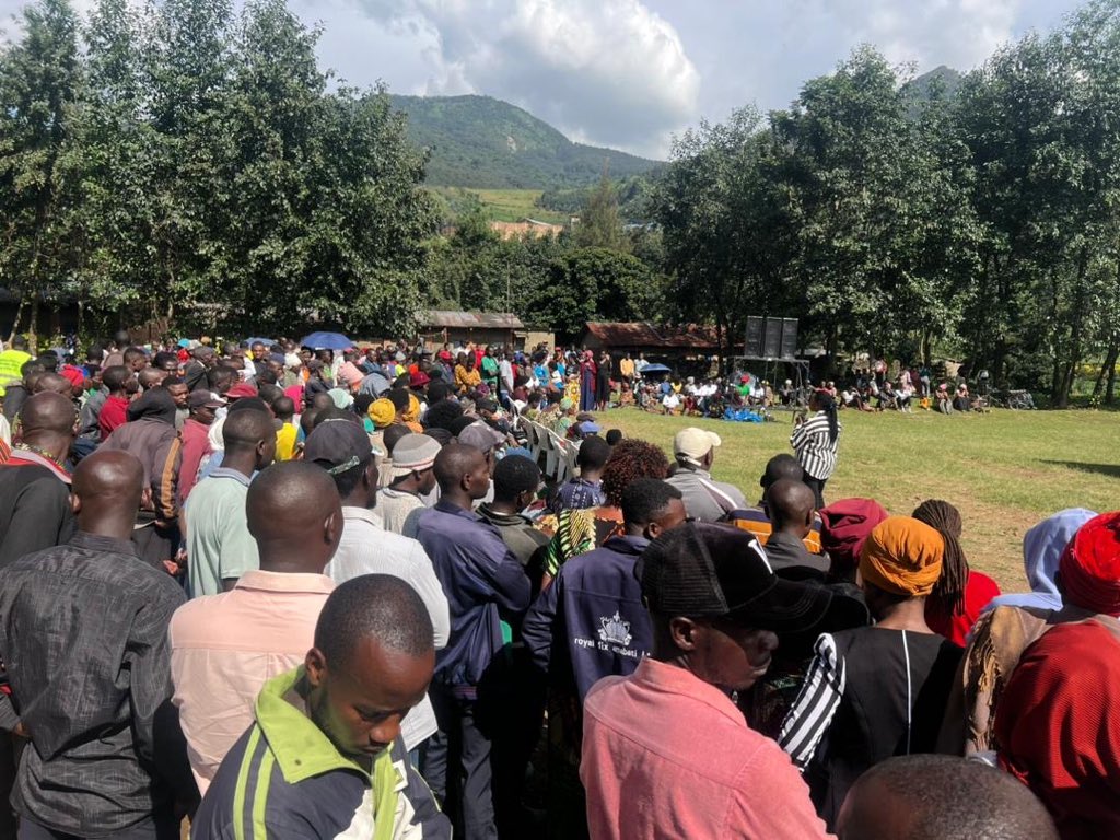 Aba Depute  basuye Umurenge  wa #Nyakiliba  bishimira uburyo igishushanyo mbonera cy’ubutaka kiri gushyirwa mu bikorwa nyuma baganira n’abaturage banakemura ibibazo byabo.
<a href="/RwandaParliamnt/">Rwanda Parliament</a> <a href="/RubavuDistrict/">Rubavu District</a> <a href="/RwandaLocalGov/">Ministry of Local Government | Rwanda</a> <a href="/RwandaWest/">Western Province I Rwanda</a> <a href="/BoscoTuyishime4/">Tuyishime Bosco</a>