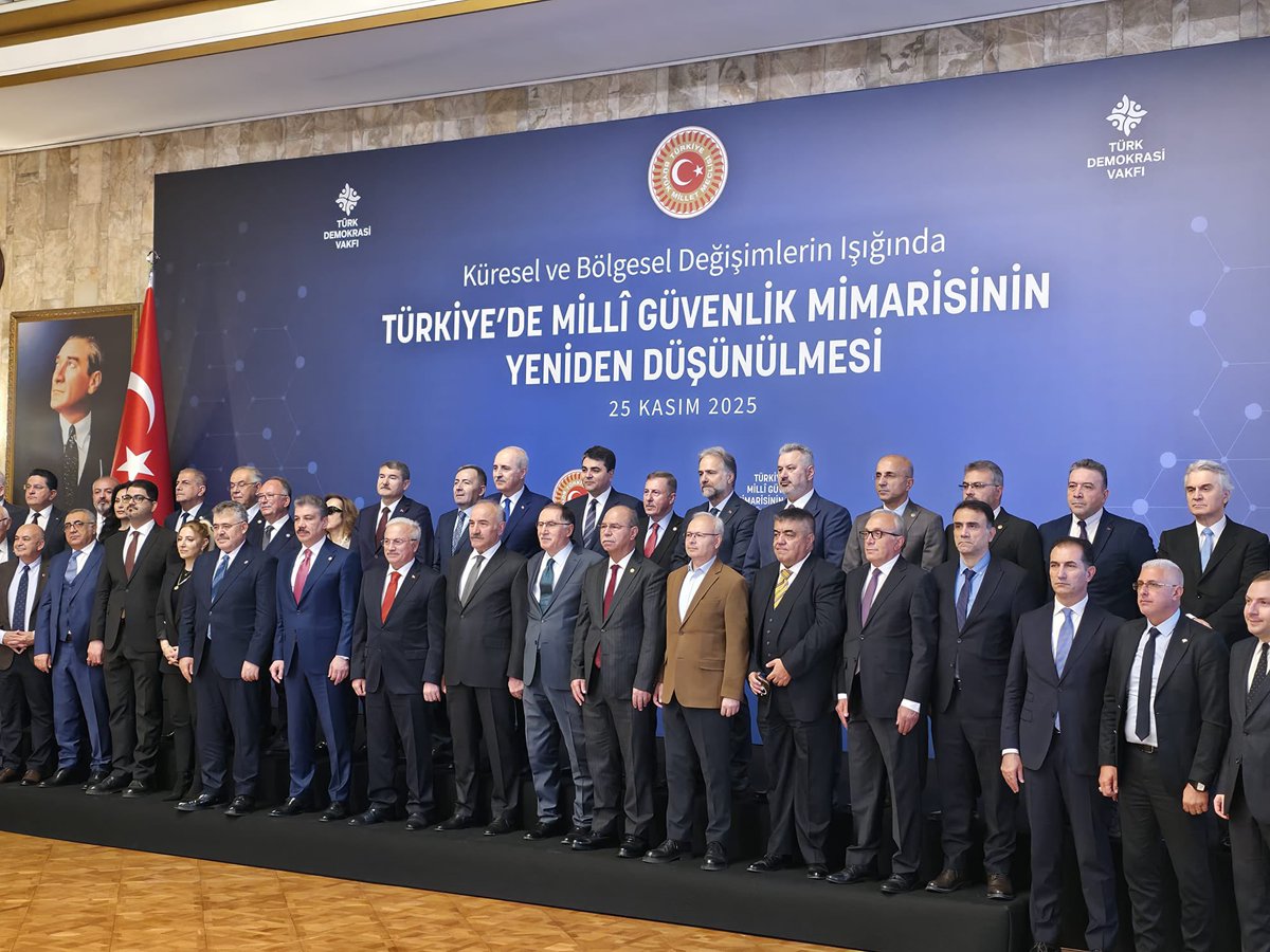 TBMM himayesinde Türk Demokrasi Vakfı tarafından düzenlenen “Türkiye’de Milli Güvenlik Mimarisinin Yeniden Düşünülmesi” sempozyumunda “Küresel Ölçekte Milli Güvenlik Tanımında Yaşanan Değişiklikler” başlıklı tebliğimi sundum.