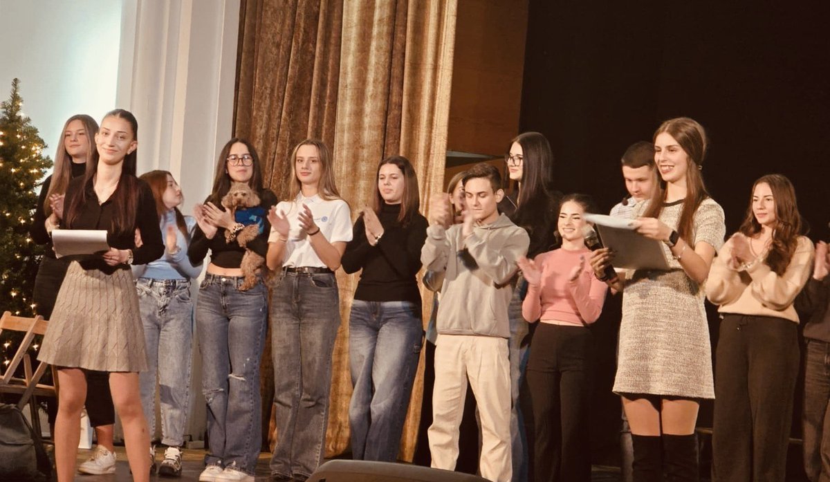 RotaryRuse's tweet photo. Интеракт клуб Русе ви кани на Благотворителен концерт! 27 ноември, 19:00 ч. Зала Филхармония (Парк на младежта). Каузата е „Операция: Плюшено мече“ – за коледни подаръци на деца в нужда. Вход свободен, дарения на място. Нека дарим надежда! #Русе #InteractClubRuse #доброта https://t.co/ECzDfjgXKt