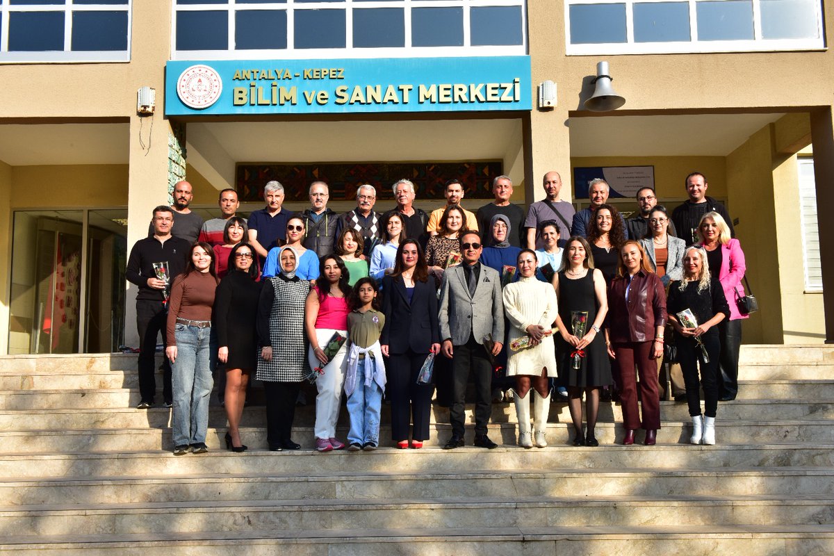 BilsemAntalya's tweet photo. Antalya BİLSEM olarak, öğrencilerimizin hayallerine yön veren ve onlara ilham olan öğretmenlerimizin Öğretmenler Günü’nü kutlarız. Araştıran, keşfeden bir nesil için attığınız her adım çok kıymetli.
Emeğiniz, enerjiniz ve yol göstericiliğiniz için teşekkürler. İyi ki varsınız. https://t.co/w2y1AEpLTf