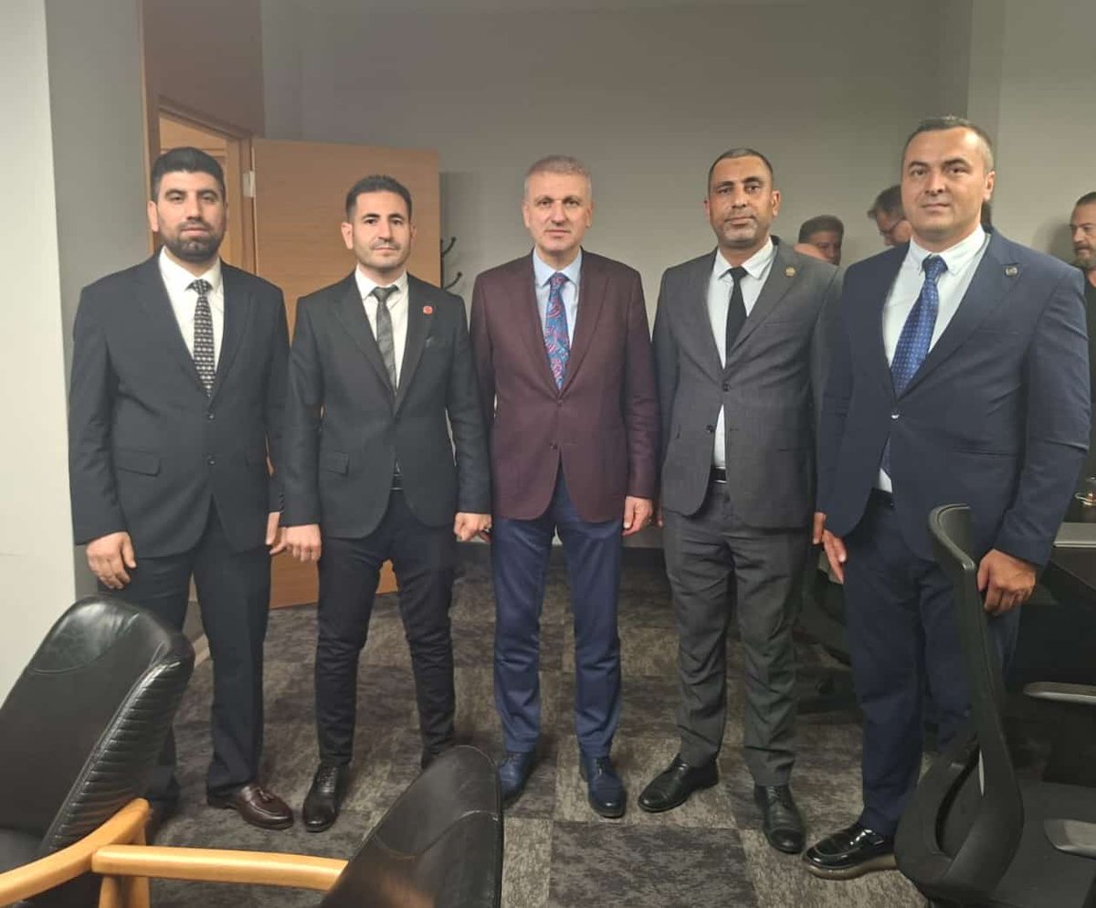 Cumhurbaşkanı Başdanışmanı Sayın Oktay  SARAL tarafından Yardımcı Hizmetler Sınıfı (YHS) ve üniversite tayin hakkı ile ilgili dosyamız Cumhurbaşkanımıza iletilmiştir.

YHS çalışanlarının yıllardır çözüm bekleyen sorunları, kadro düzenlemeleri, unvan değişikliği talepleri,Mobing