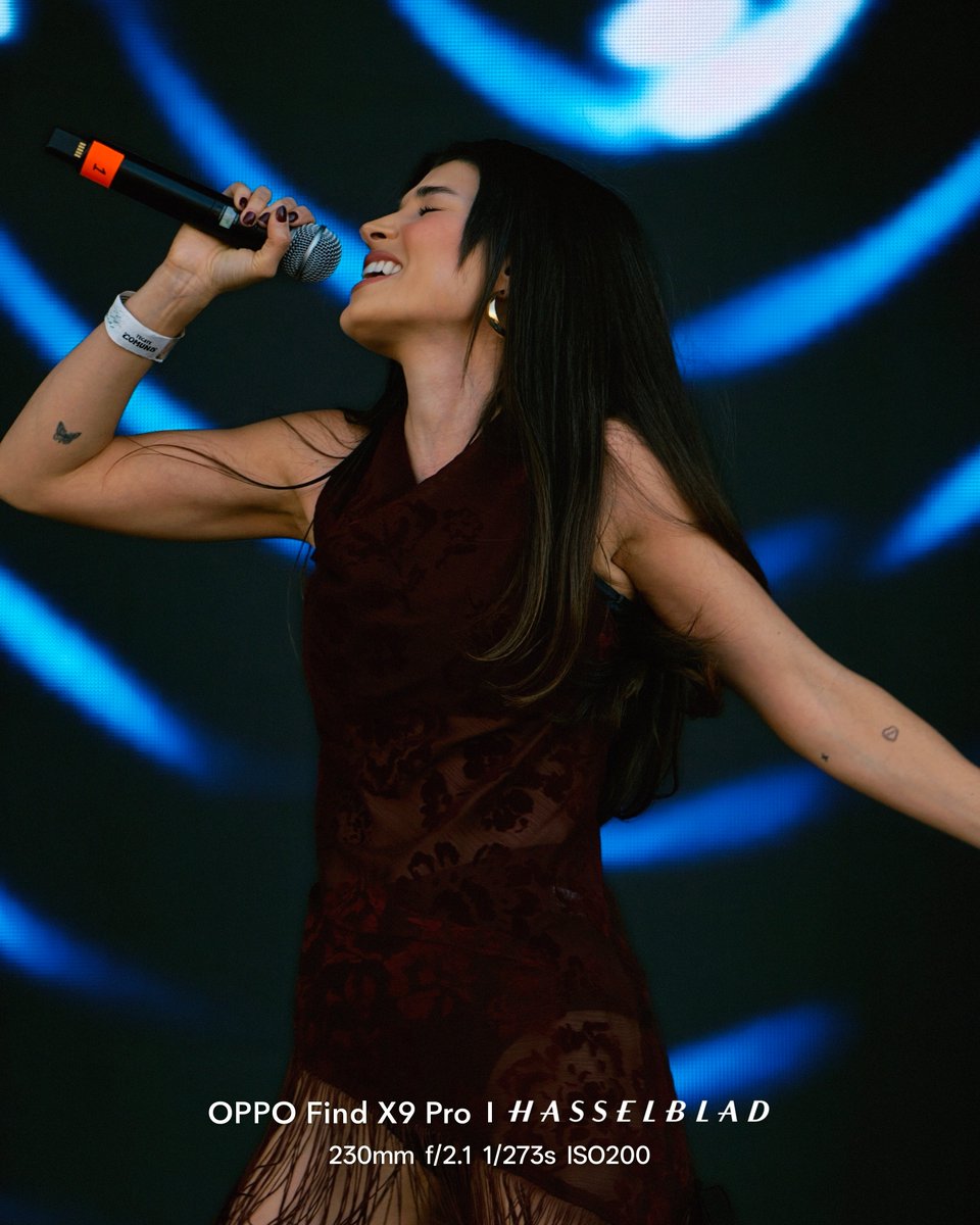 OPPOMexico's tweet image. ¡Gracias Disco Bahía por un gran espectáculo en el Escenario OPPO del #TecateComuna! Capturamos cada emocionante momento en el escenario gracias al poderoso Súper Zoom de 200 MP del #OPPOFindX9 Pro. #ElReyDelZoom #ConcertPhone