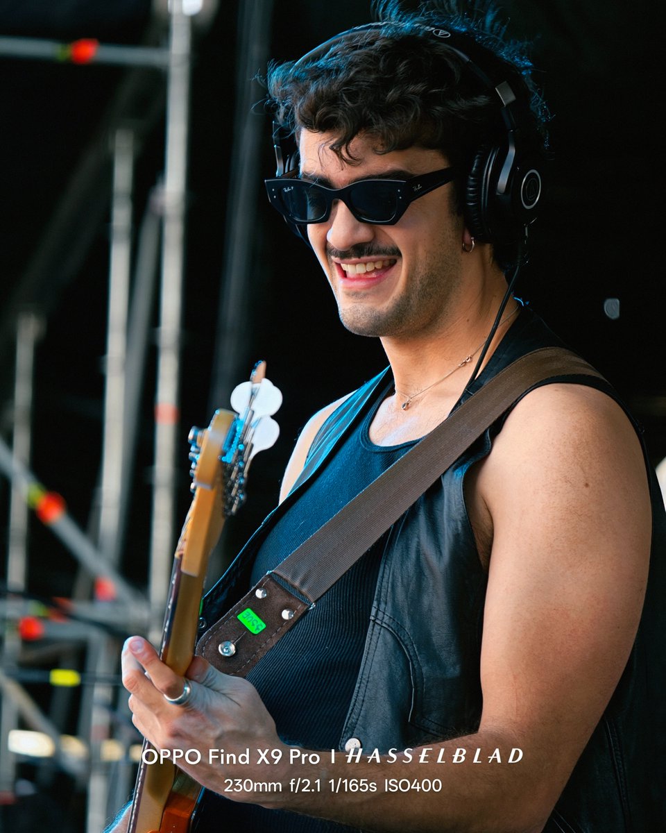 OPPOMexico's tweet image. ¡Gracias Disco Bahía por un gran espectáculo en el Escenario OPPO del #TecateComuna! Capturamos cada emocionante momento en el escenario gracias al poderoso Súper Zoom de 200 MP del #OPPOFindX9 Pro. #ElReyDelZoom #ConcertPhone