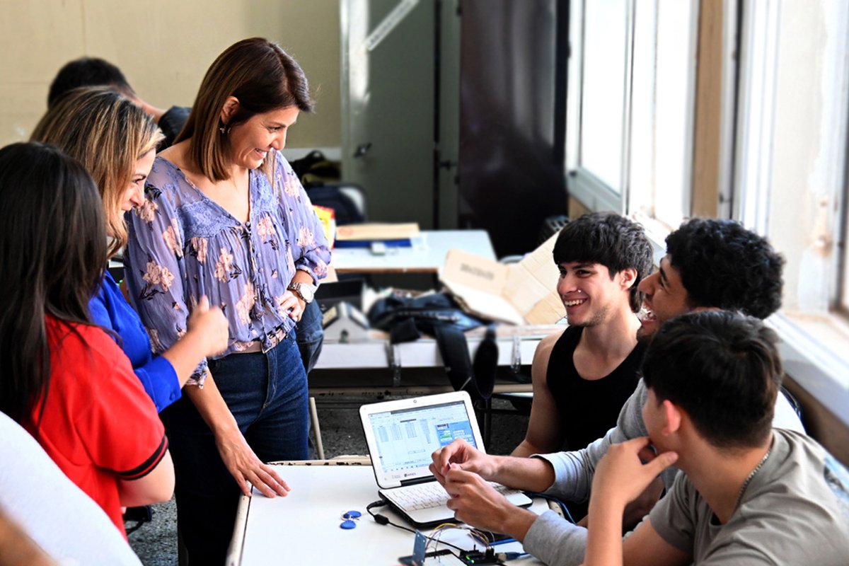 GiselaLZamora's tweet image. Acompañamos los festejos por el Día de la Educación Técnica en la EST N.º 5, durante la muestra anual de proyectos “Expotécnica 2025”. Un espacio donde estudiantes y docentes comparten los saberes y capacidades que vienen construyendo a lo largo del año 😄📚