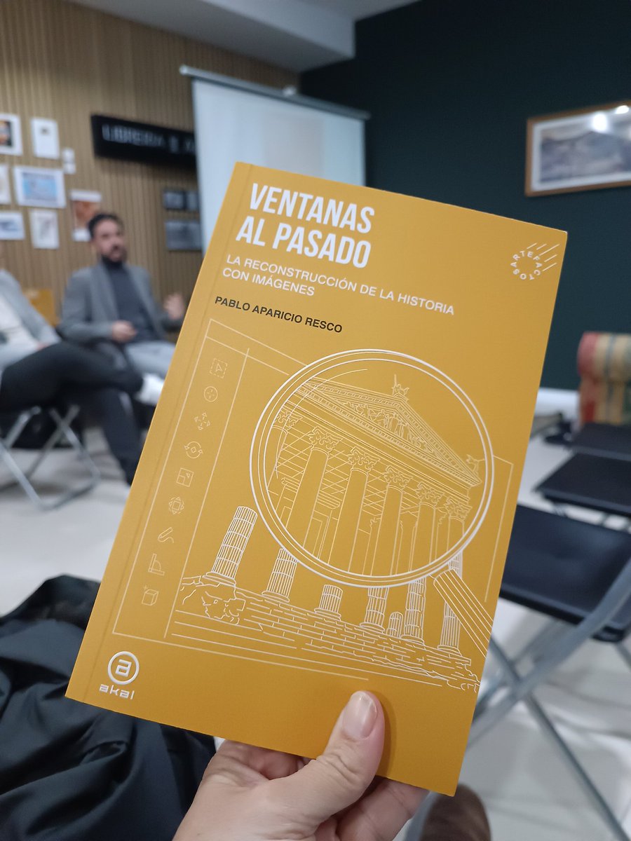 En la presentación de Ventanas al Pasado, <a href="/par_virtual/">Pablo Aparicio / PAR Virtual</a> bien acompañado de <a href="/PGonz8/">PGonz</a> y <a href="/meditantiguo/">Mario Agudo Villanueva / Legado griego</a>.
Un libro necesario e interesantísimo.