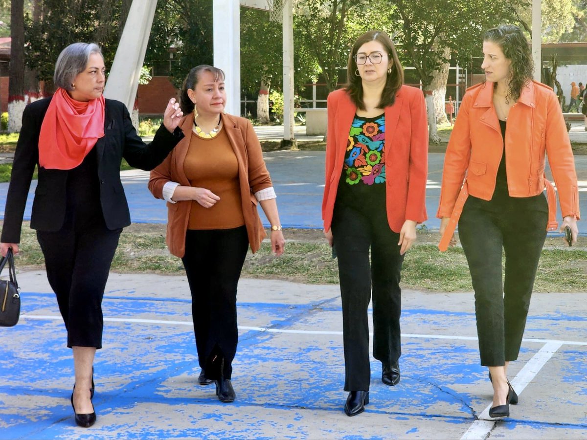 MarycarmenMandC's tweet image. Me inspira contribuir a que mujeres y niñas crezcan en entornos que honren su libertad y dignidad. ✨🧡 

Junto al Dr. @natycastrejonv, reafirmamos que la educación debe ser un espacio seguro y respetuoso para todas y todos. #16DíasDeActivismo