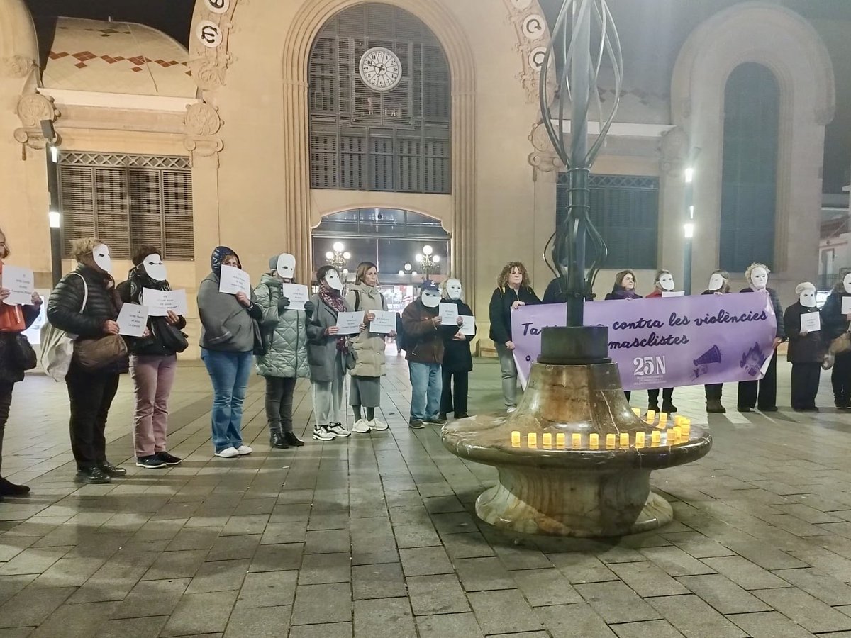 🟣 Recordem totes les dones assassinades i alcem la veu per denunciar, avui i sempre, totes les formes de violència masclista.

Continuem i continuarem lluitant plegades per aconseguir una societat igualitària, justa i lliure d’agressions.

Ens volem vives i lliures! #25N