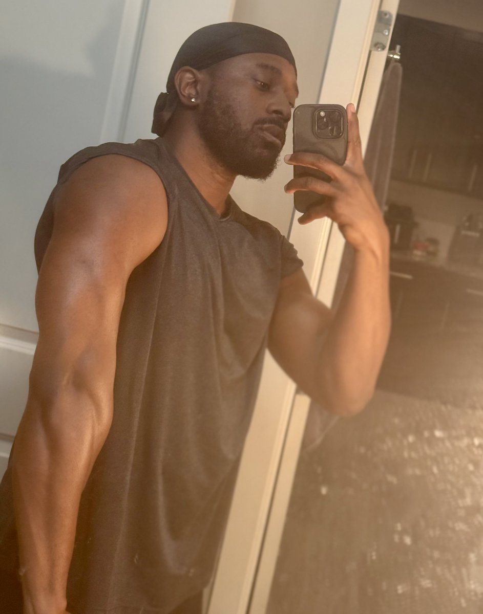 ShawnMarteece's tweet image. Been lifting heavy