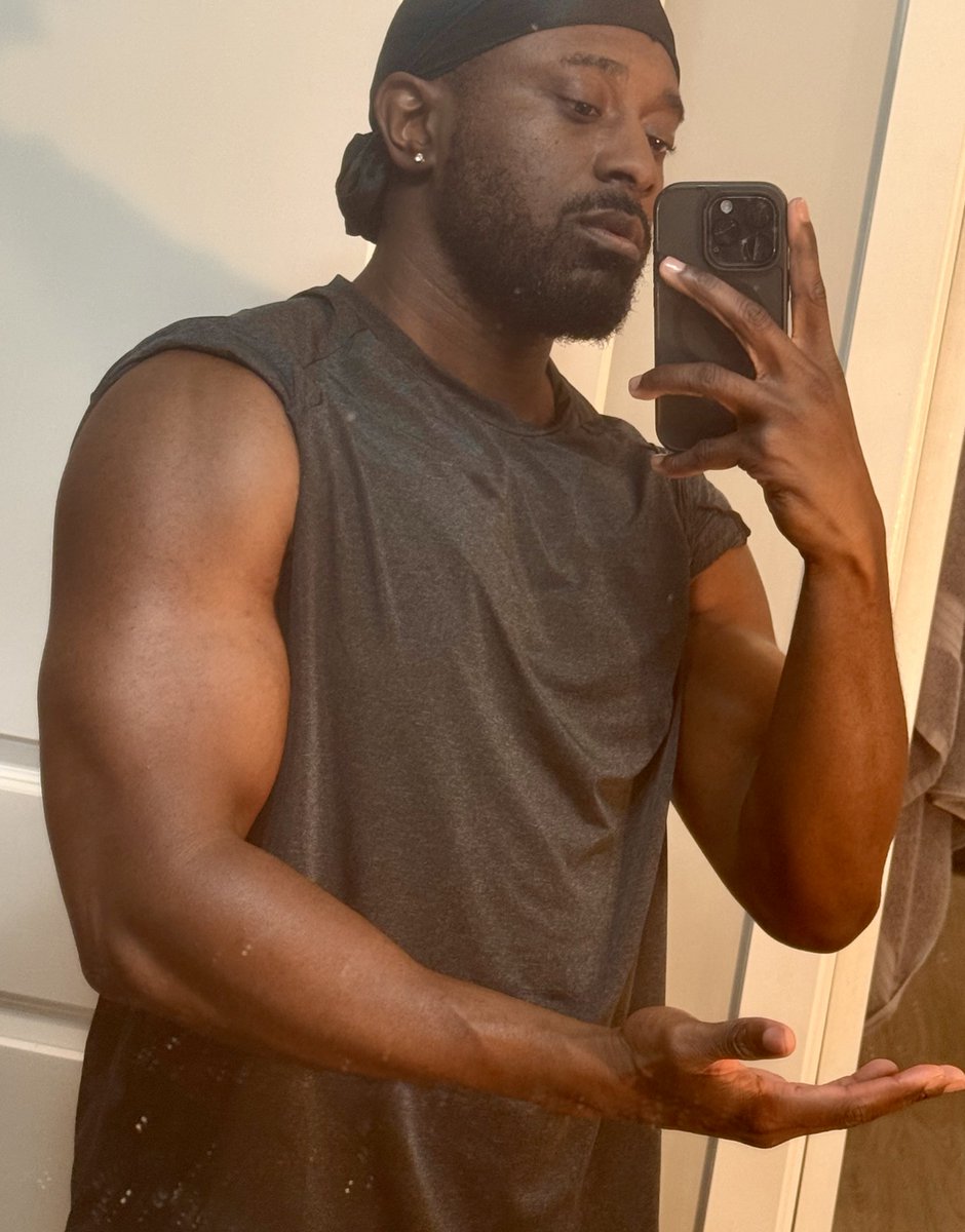 ShawnMarteece's tweet image. Been lifting heavy