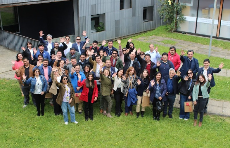 🚀 Cierra con éxito programa Municipios Conectados en Los Ríos

Equipo SGD viajó a Los Ríos para concluir la iniciativa que articuló a municipios, academia y organismos públicos con el objetivo de construir un Estado + moderno y confiable 🙌

Lee más aquí: digital.gob.cl/media/noticias…