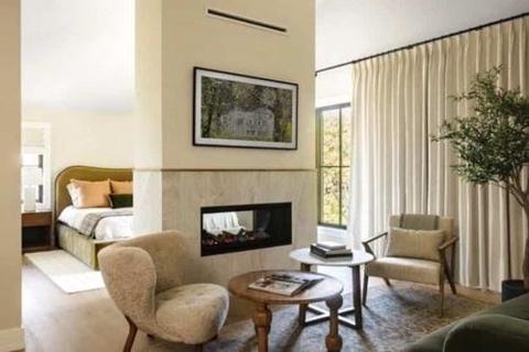 GordPrior's tweet image. You’ve got design questions. We’ve got the answers. Designer and Style at Home contributor Karl Lohnes solves your decorating challenges. tinybfs.com/t/o9QEvN