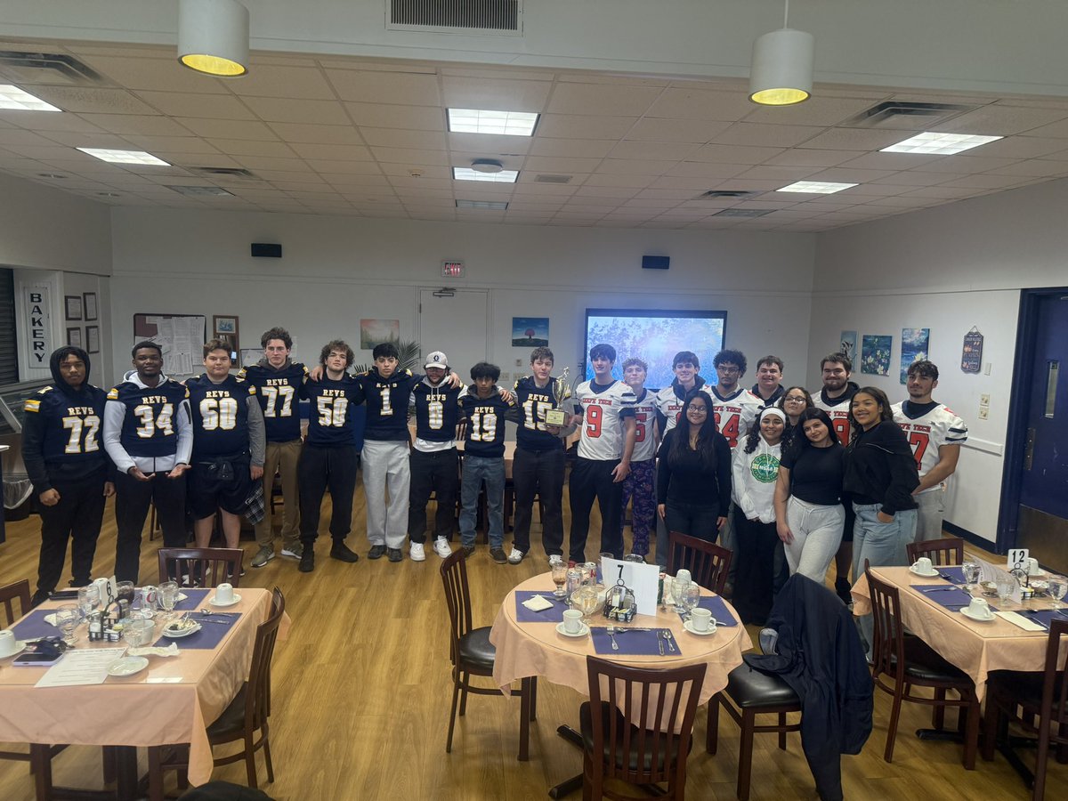 🚨 🏈 Thanksgiving Football Tomorrow night Home vs Keefe Tech 🏈 🚨 

🏈 Keefe Tech (7-4) vs. Minuteman (5-5)
📍 Minuteman High School
⏰ 5:00 PM

🦃 🏈 🏆 

<a href="/BostonHeraldHS/">Danny Ventura</a> 
<a href="/GlobeSchools/">Boston Globe Schools</a> 
<a href="/TylerBMcManus15/">Tyler McManus</a>