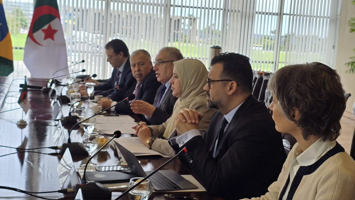 Algeria_MFA's tweet image. ترأس الأمين العام لوزارة الشؤون الخارجية، السيد لوناس مقرمان، اليوم الثلاثاء 25 نوفمبر 2025، ببرازيليا، مع نظيرته البرازيلية، السيدة لورا دا روشا، أشغال الدورة السادسة للمشاورات السياسية الجزائرية البرازيلية.
🇩🇿 🇧🇷