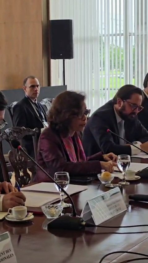 Algeria_MFA's tweet image. ترأس الأمين العام لوزارة الشؤون الخارجية، السيد لوناس مقرمان، اليوم الثلاثاء 25 نوفمبر 2025، ببرازيليا، مع نظيرته البرازيلية، السيدة لورا دا روشا، أشغال الدورة السادسة للمشاورات السياسية الجزائرية البرازيلية.
🇩🇿 🇧🇷