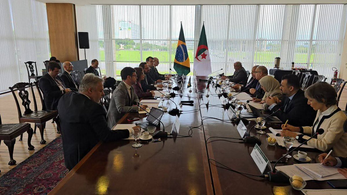 Algeria_MFA's tweet image. ترأس الأمين العام لوزارة الشؤون الخارجية، السيد لوناس مقرمان، اليوم الثلاثاء 25 نوفمبر 2025، ببرازيليا، مع نظيرته البرازيلية، السيدة لورا دا روشا، أشغال الدورة السادسة للمشاورات السياسية الجزائرية البرازيلية.
🇩🇿 🇧🇷