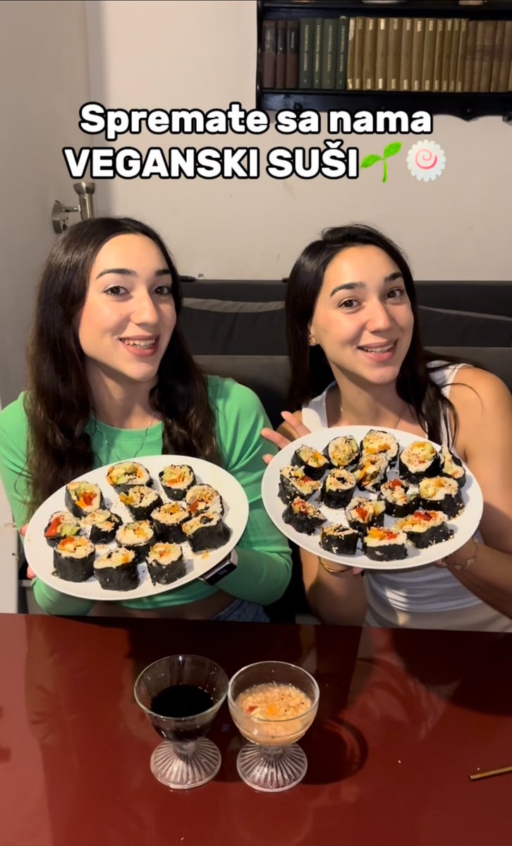 fitbliznakinje's tweet image. Upravo smo postavile novi recept- veganski suši😍🌱🍥 Pogledajte, probajte i javite utiske!🥰 
Obožavamo što u kuvanju može da se pokaže kreativnost, pogotovo kada ste kao mi i kada od svakog jela napravite vegansku i zdravu verziju!🤣🍀