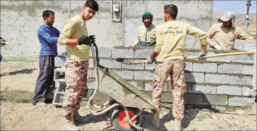 yar_sirjany's tweet image. روز بسی.ج را با گویش شهر خودتون تبریک بگویید:
سیرجان:روز کسایی که تا سنگی به کُلوخی میخوره ؛سر و کلشون پيدا میشه مبارک باد.
 #لشکر_زهرایی
#بسیج_مردم