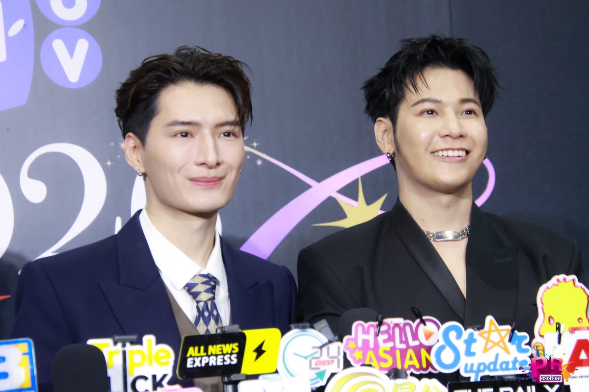 PRSocietyNews's tweet image. ตามหาเรื่องรางที่สูญหายไปกับ "คริส-สิงโต" เรื่องใหม่ปี 2026 ซีรีส์ "Write you again เขียนรักครั้งใหม่"

KRISTSINGTO MAGIC VIBES 2026  

#KristSingto #คริสสิงโต
#WriteYouAgain
#GMMTV2026