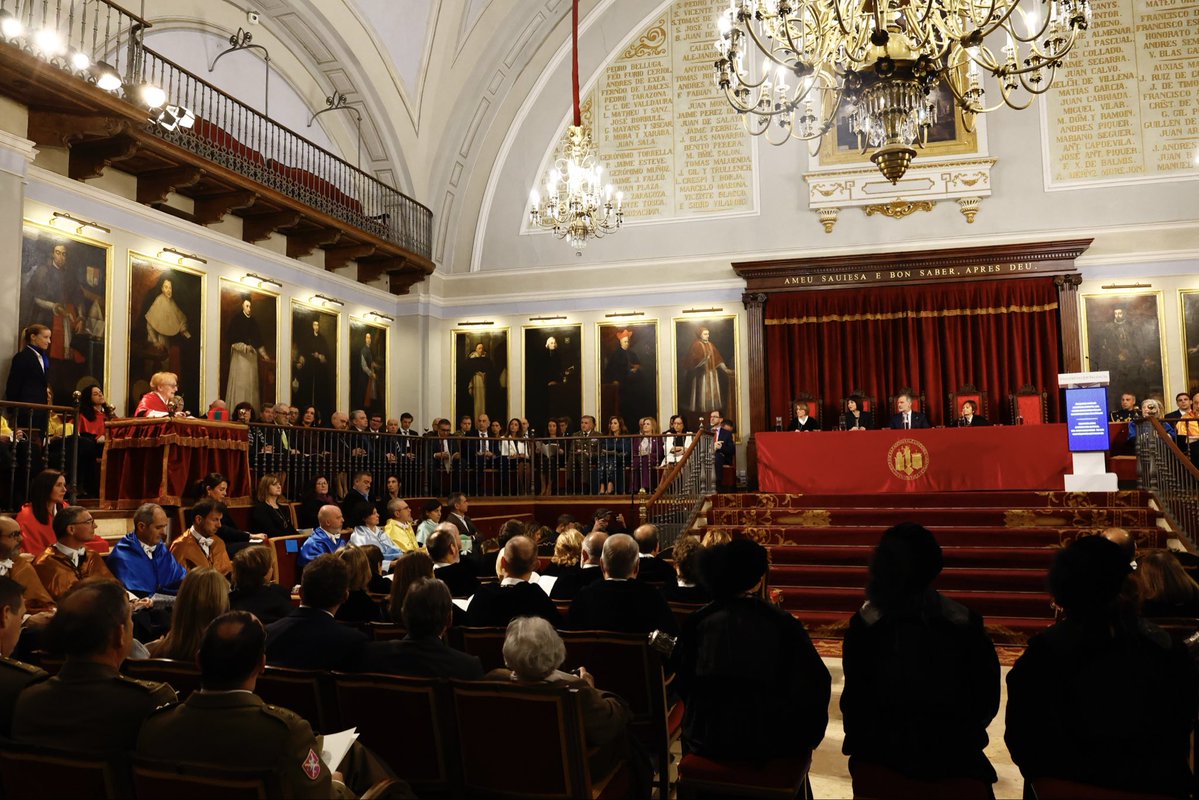 La presidenta, Margarita Soler, i el conseller, Javier de Lucas, assisteixen al Solemne Acte d'Obertura del curs 2025-2026 de les Universitats Espanyoles, celebrat al Paraninf de la <a href="/UV_EG/">Universitat València</a>