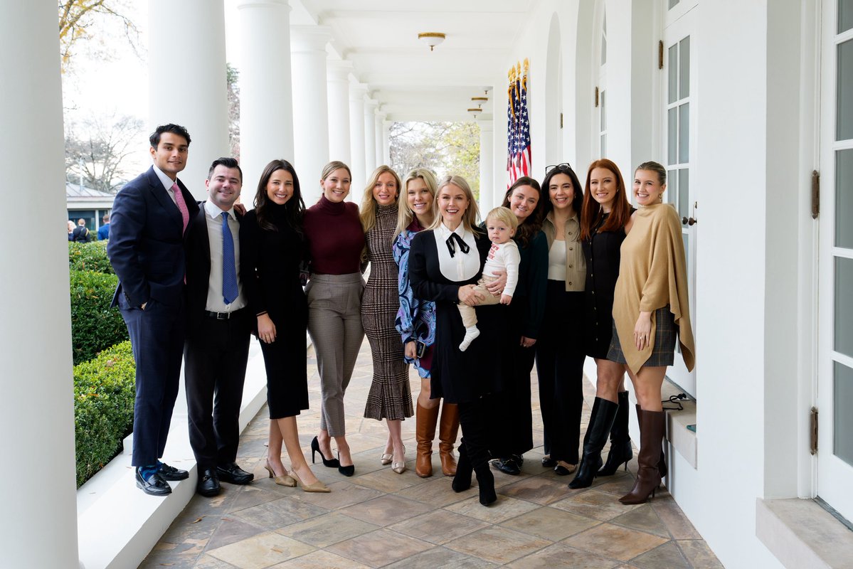 ATJackson47's tweet image. Happy Thanksgiving from the White House press team! 🦃