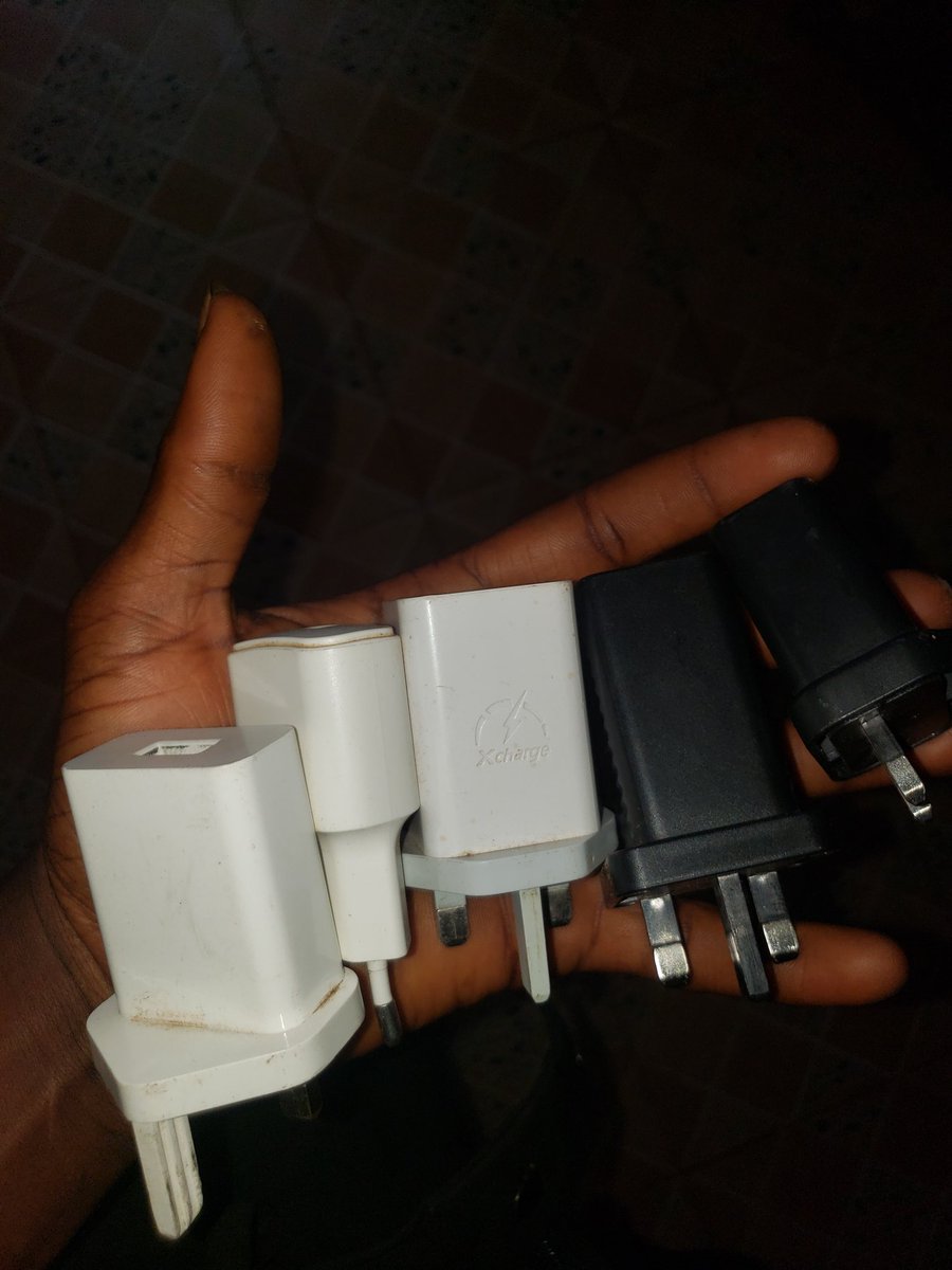 PraiseObem16339's tweet image. Can you afford to loose all these charge heads in a day ???? 
My 5 charger heads stopped working due to high voltage of light that the NEPA brought 💔

If you were me, what will you do ? Qoute