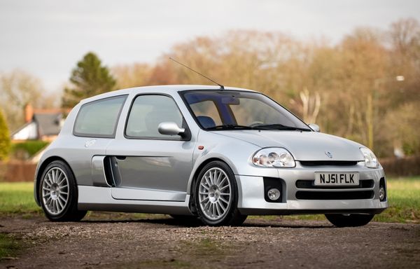 Mercedes Benz E36 Amg coupe
Toyota 2000gt
Lexus ISF
Renault Clio v6