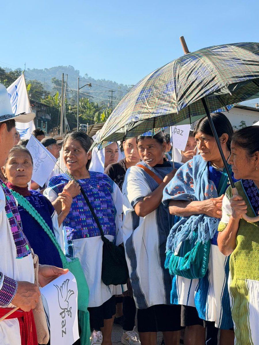 🐚 𝐂𝐨𝐦𝐮𝐧𝐢𝐜𝐚𝐝𝐨 𝐝𝐞𝐥 𝐌𝐎𝐃𝐄𝐕𝐈𝐓𝐄: 12 años caminando con un solo corazón por la defensa de la vida y el territorio.

🔗 Léelo completo ➡️ frayba.org.mx/251125_comunic…

📸 San Juan Cancuc, Chiapas; noviembre 2025. Peregrinación a 12 años del MODEVITE. Cdh Frayba