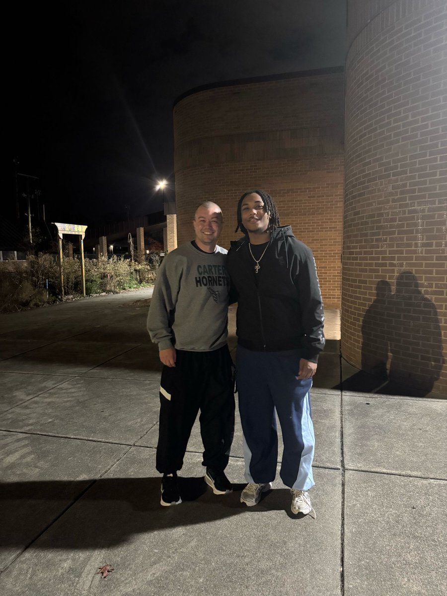 CarterHighHoops's tweet image. Always fun when former players come back to games! Kellen is one of our many Hornets in college after high school! If you are a former player and plan on coming to a game, let us know! #GoHornets